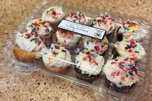 Mini cupcakes packaged (12)